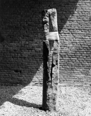 Zuil 1992 Namense steen carrara marmer  191 x 30 x 25cm (gemeente Helmond)